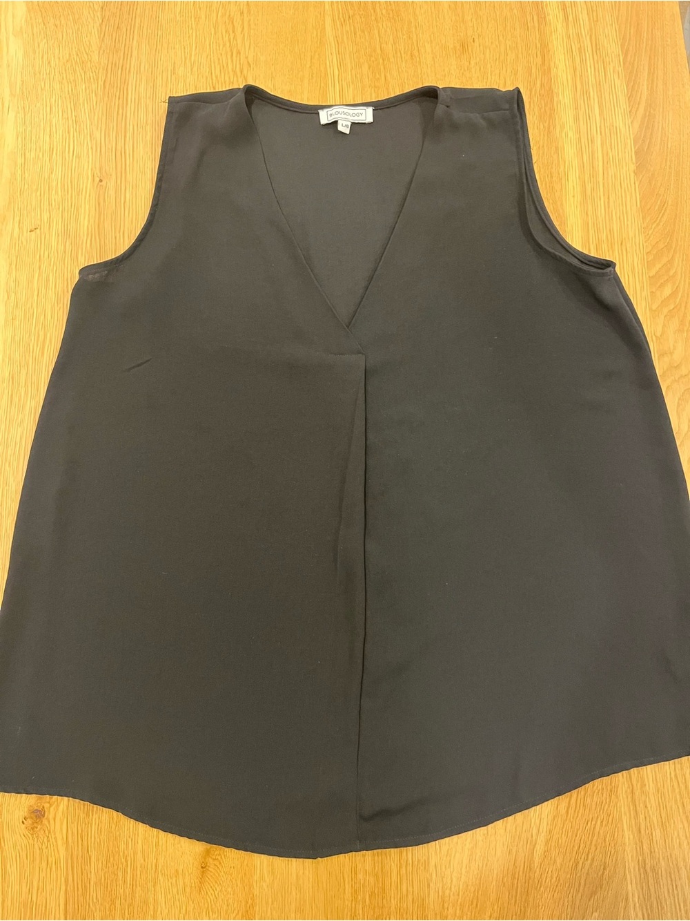 Vince Black V-Neck Sleeveless Camisole - Picture 2 of 5